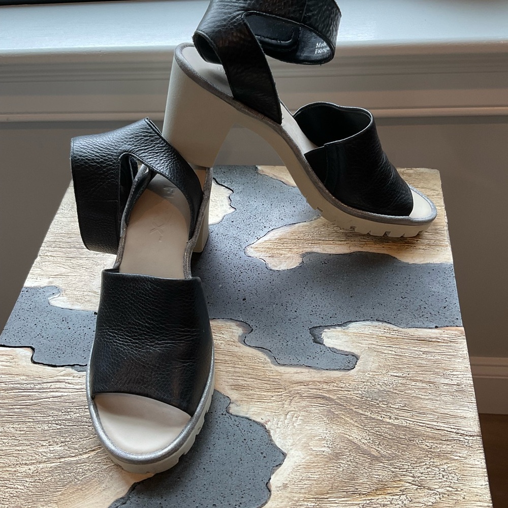 THE FLEXX SANDALS